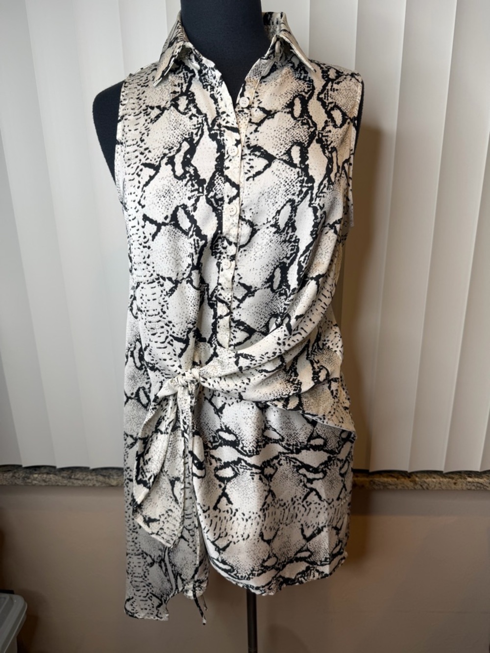 Aqua Women's White Black Sleeveless Wrap Sheath Mini Party Dress Size Small